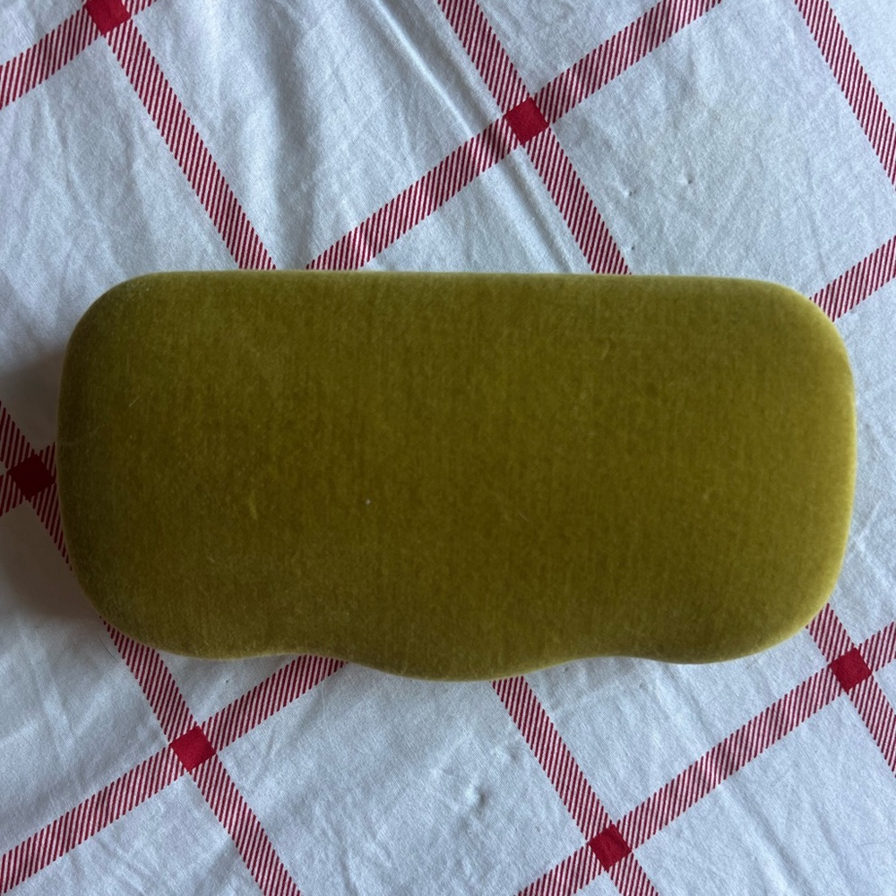Gucci Eyeglasses velvet case.